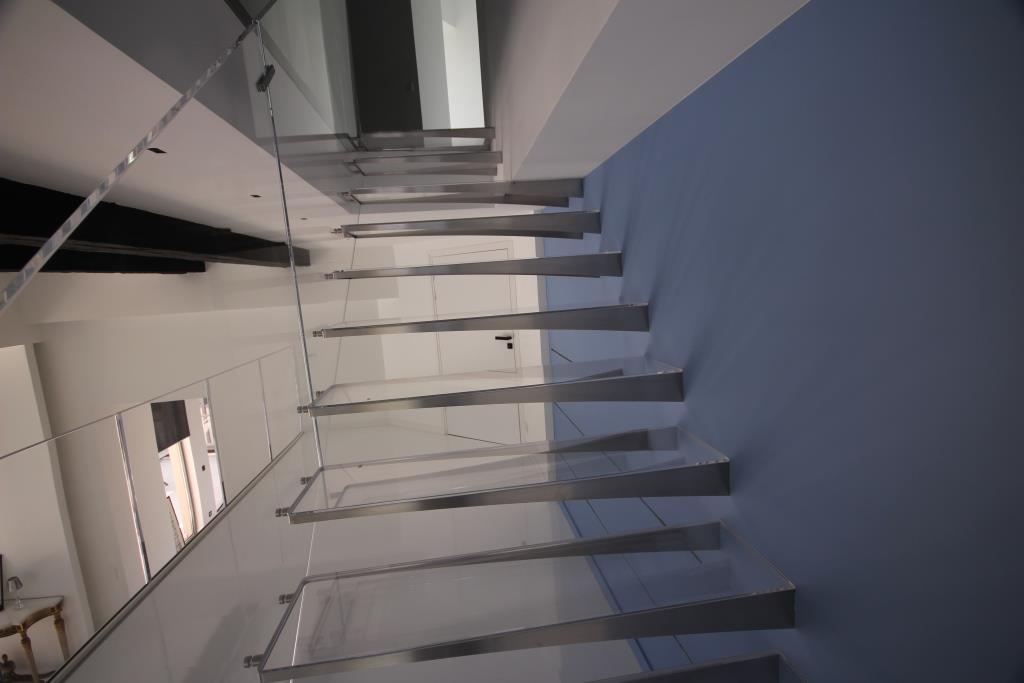 Installateur d'escalier sur-mesure 17